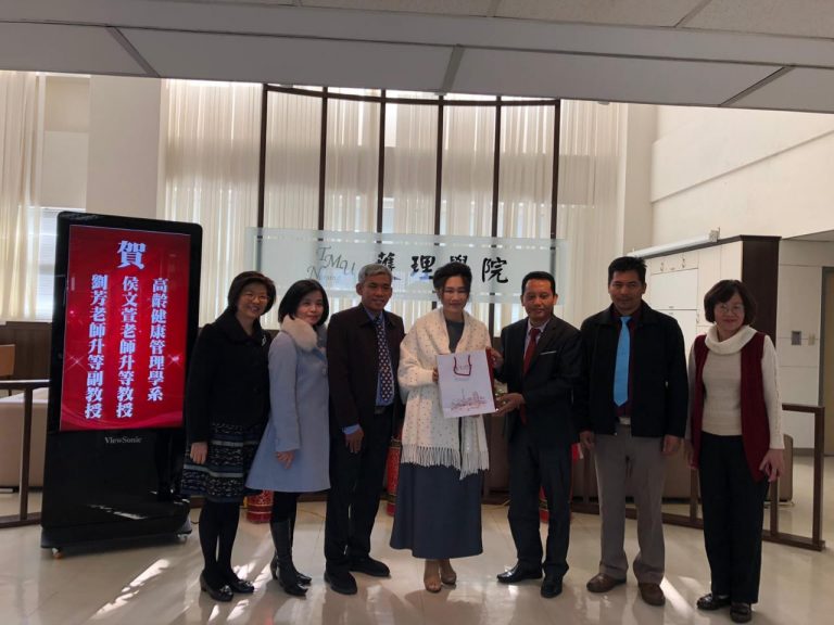 Foto bersama dengan Prof. Kuei Ru Chou dan Prof. Phi Chu Lin dari School Of Nursing Taipei Medical University