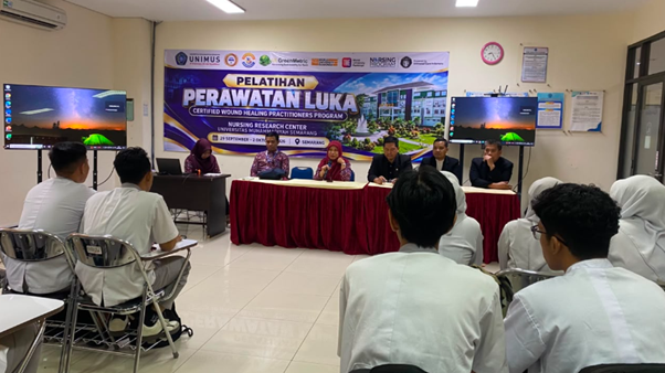 FIKKES UNIMUS Gelar Pelatihan Certified Wound Healing Practitioners untuk Tingkatkan Kompetensi Mahasiswa Keperawatan